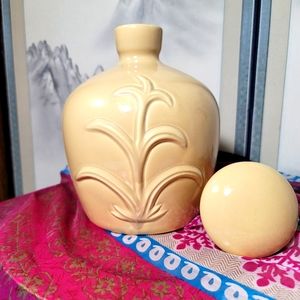 *VTG*  JARU MCM 1979 California Pottery Decater.  RARE.  (14)